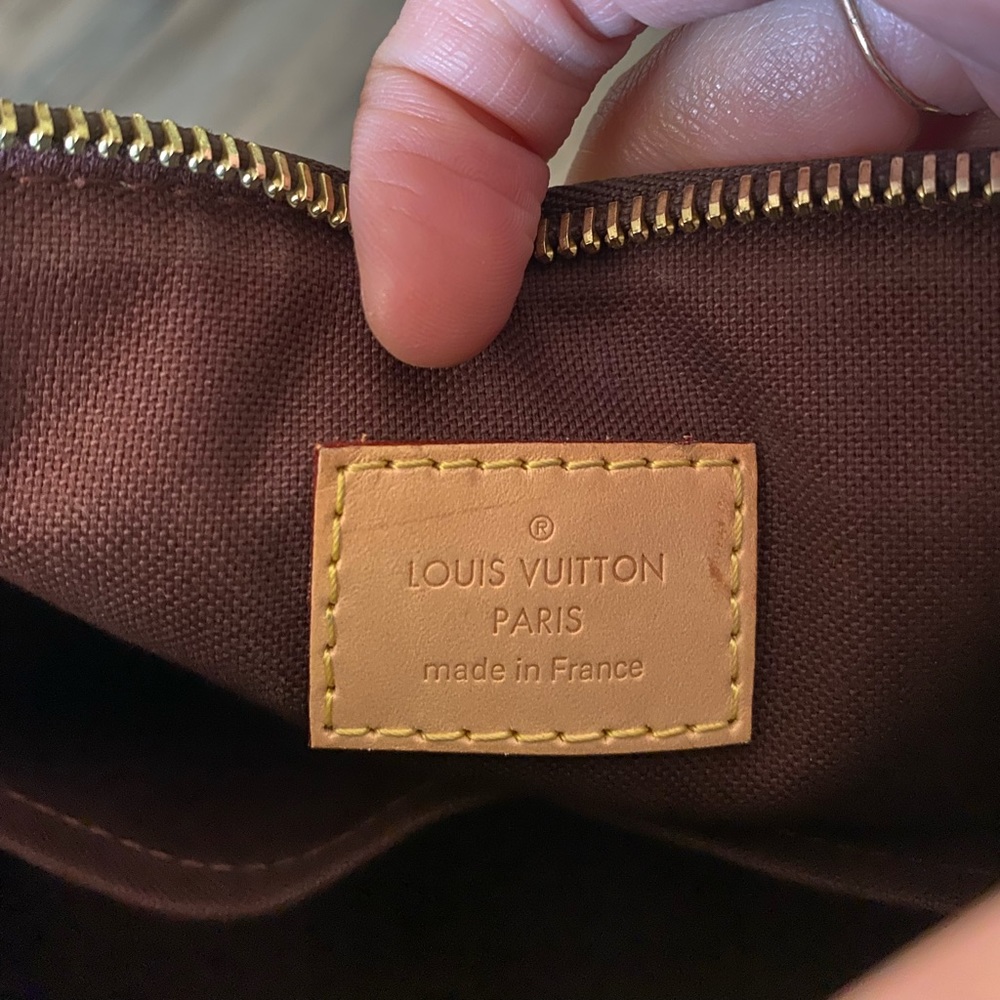Authentic Louis Vuitton Rivoli MM - Picture 2 of 4